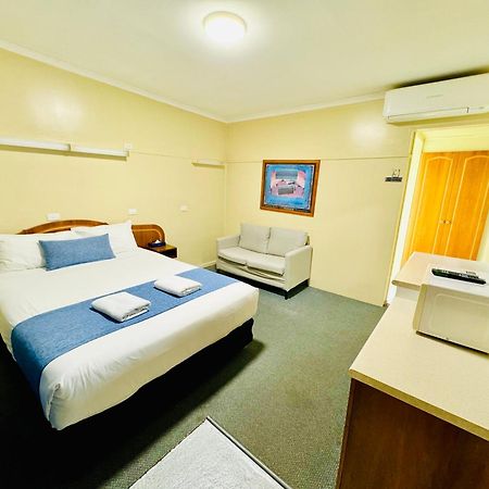 Ardeanal Motel West Wyalong Exterior photo