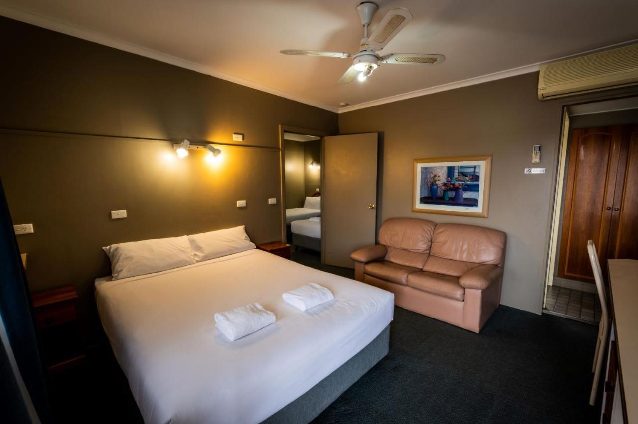Ardeanal Motel West Wyalong Exterior photo