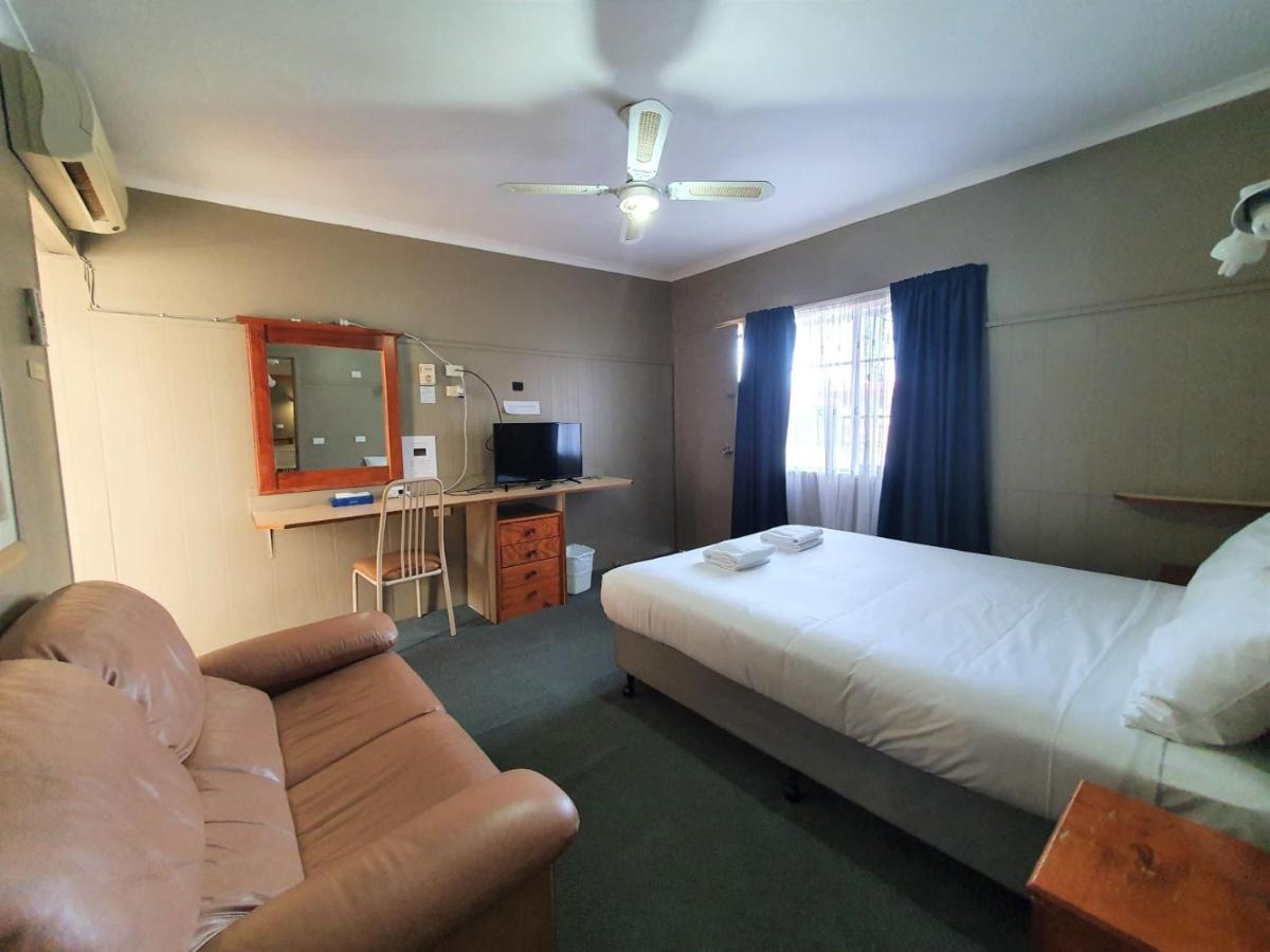 Ardeanal Motel West Wyalong Exterior photo