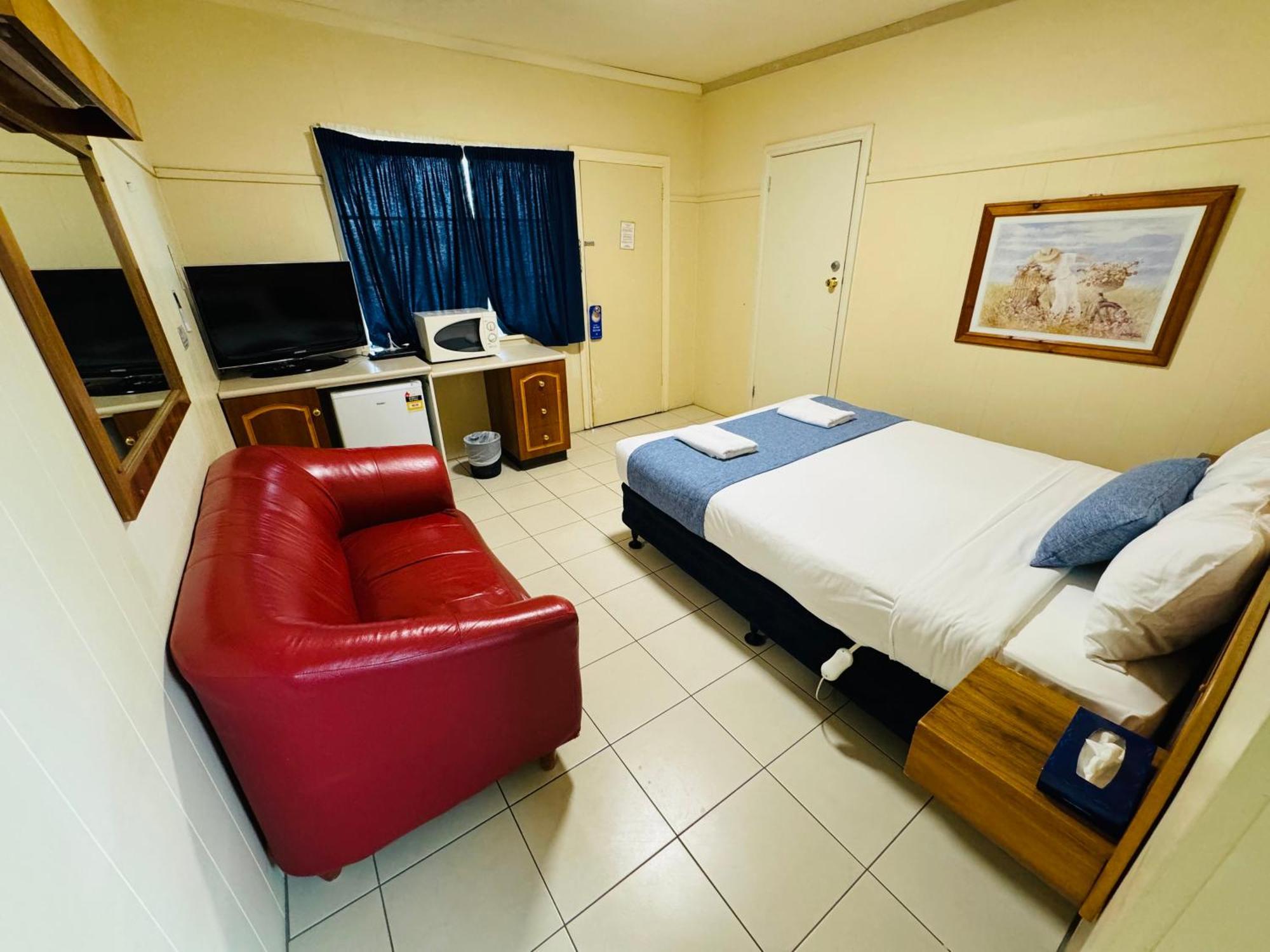 Ardeanal Motel West Wyalong Exterior photo
