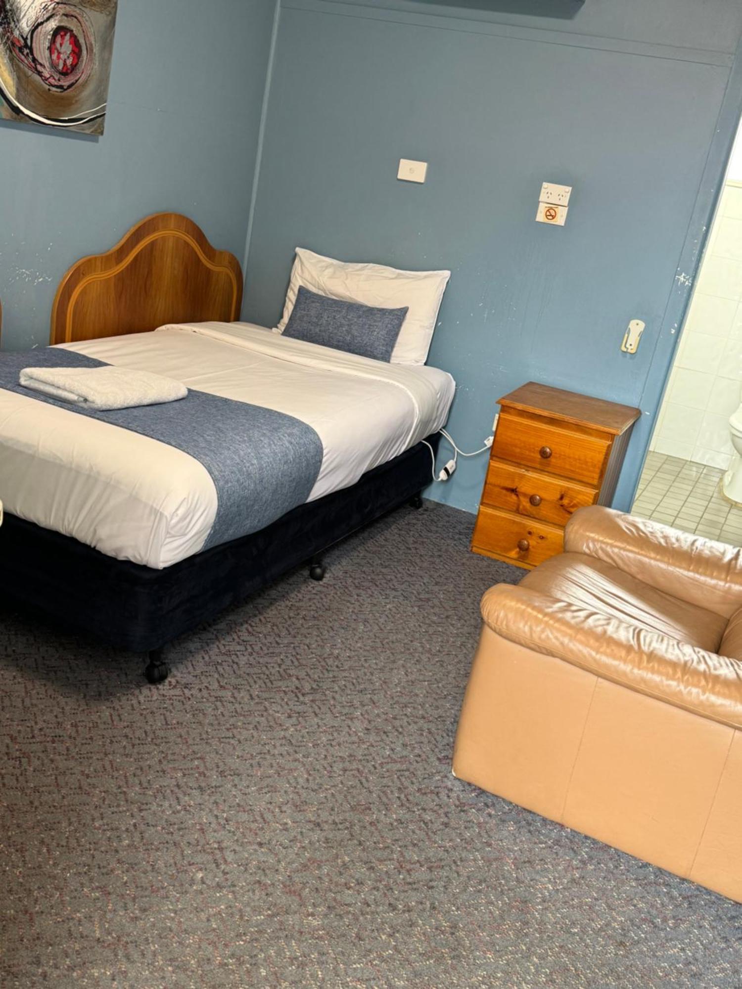 Ardeanal Motel West Wyalong Exterior photo