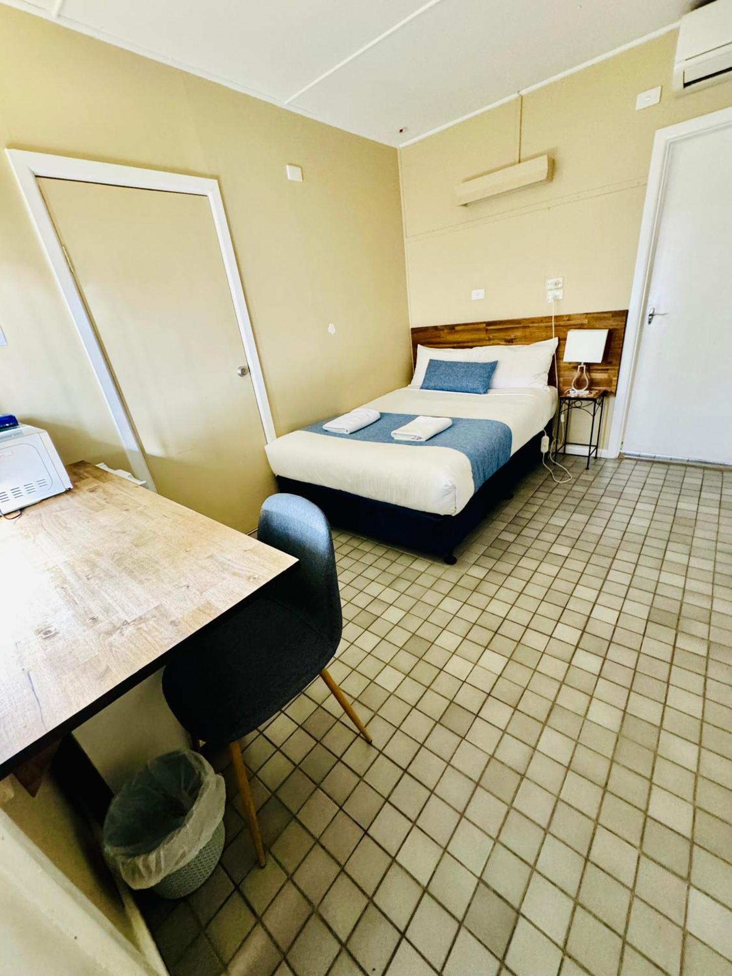 Ardeanal Motel West Wyalong Exterior photo