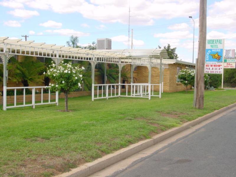 Ardeanal Motel West Wyalong Exterior photo