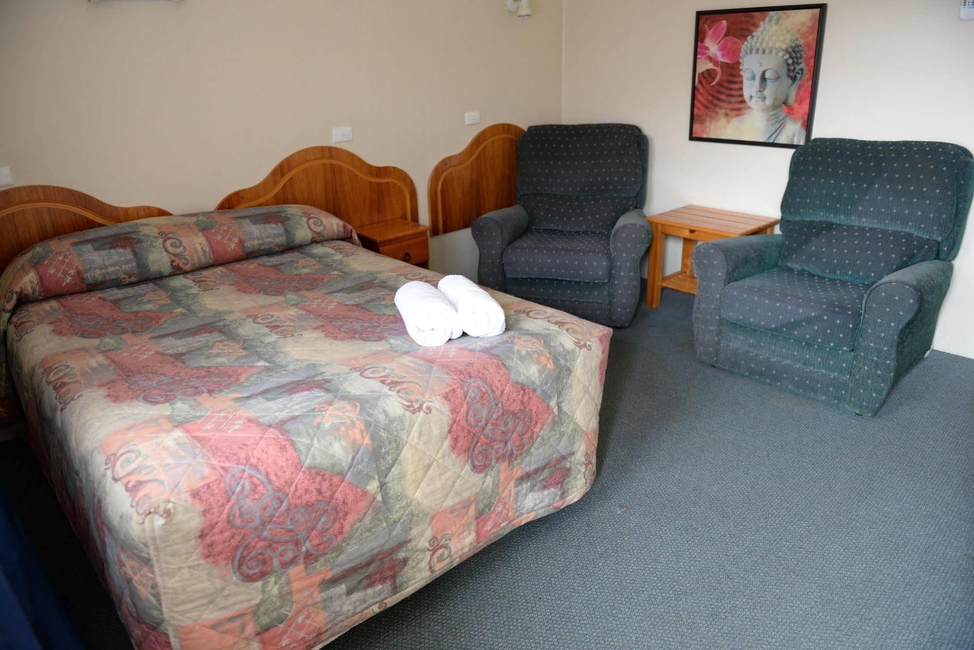 Ardeanal Motel West Wyalong Exterior photo