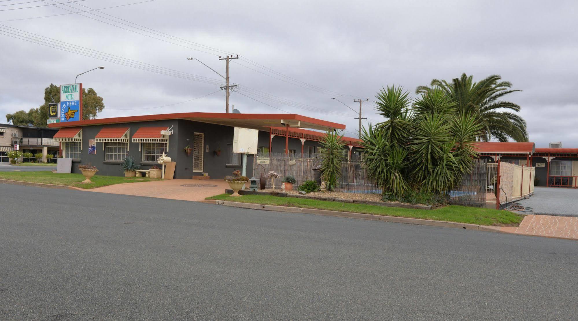 Ardeanal Motel West Wyalong Exterior photo